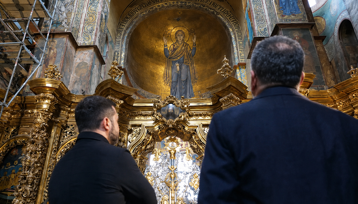Ο Ζελένσκι και ο Γουίτκοφ στην Αγία Σοφία του Κιέβου. Φωτογραφία: γραφείο τύπου του Ζελένσκι