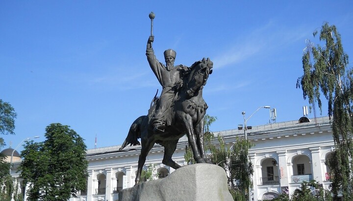 Μνημείο του έτμαν Πέτρο Σαγκαϊντάτσνι στο Κίεβο. Φωτογραφία: kyivmaps.com