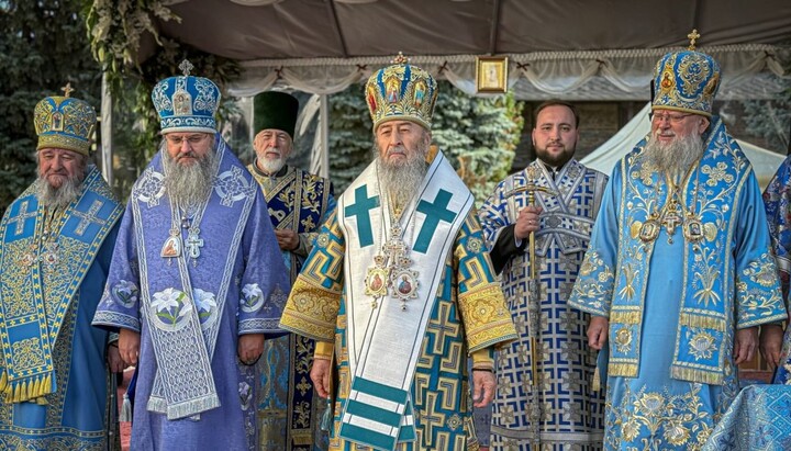 His Beatitude leads a service at Zymne Monastery. Photo: UOC