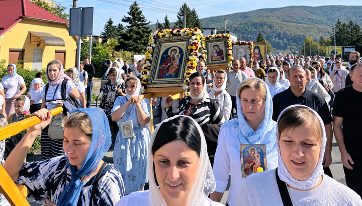 A religious procession to the monastery in Seltso. Photo: Mukachevo Eparchy