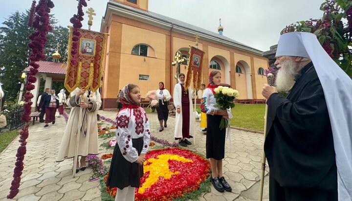 Metropolitan Mark of Khust led the celebrations at the Exaltation of the Holy Cross Church in Rakhiv. Photo: Khust Eparchy