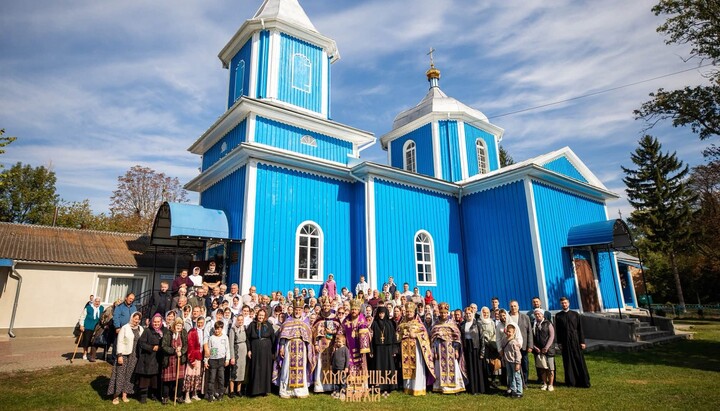 The community of the Exaltation of the Holy Cross Church in Sarniv. Photo: Khmelnytskyi Eparchy