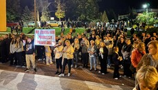 Στην Πολωνία καθολικοί εγκλώβισαν επίσκοπο σε ναό λόγω της παύσης κληρικού