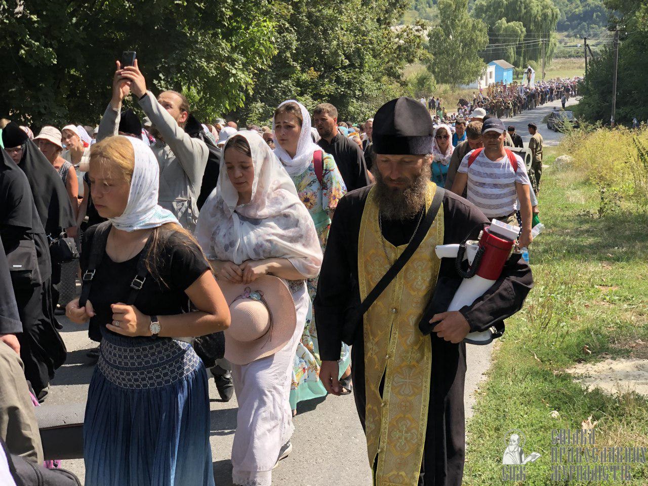 Сказання про хрестохідців, що до Богородиці йдуть, або Чому йде хресна хода фото 3