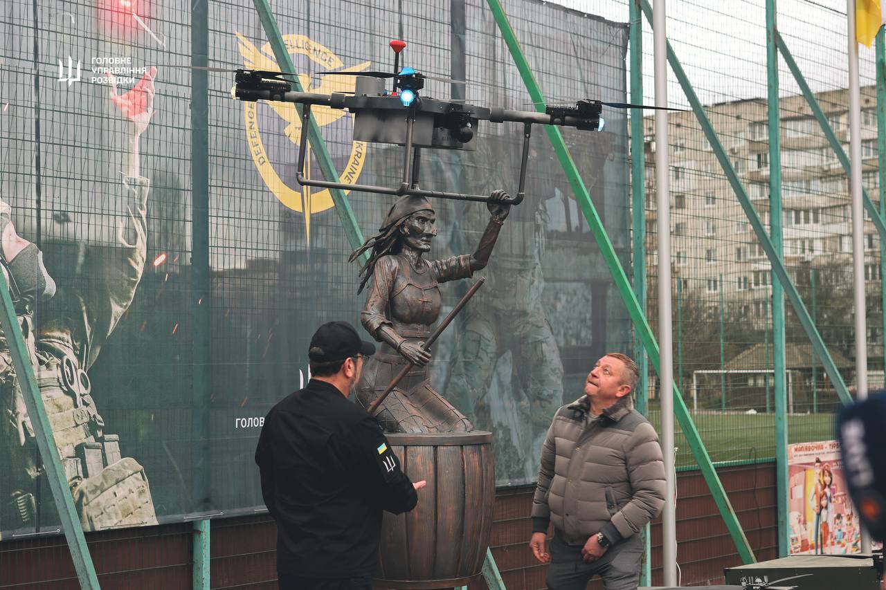 Пам'ятник Бабі Язі у Вишневому