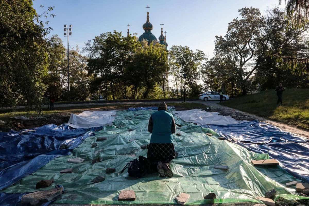 Знесений Десятинний храм у Києві.