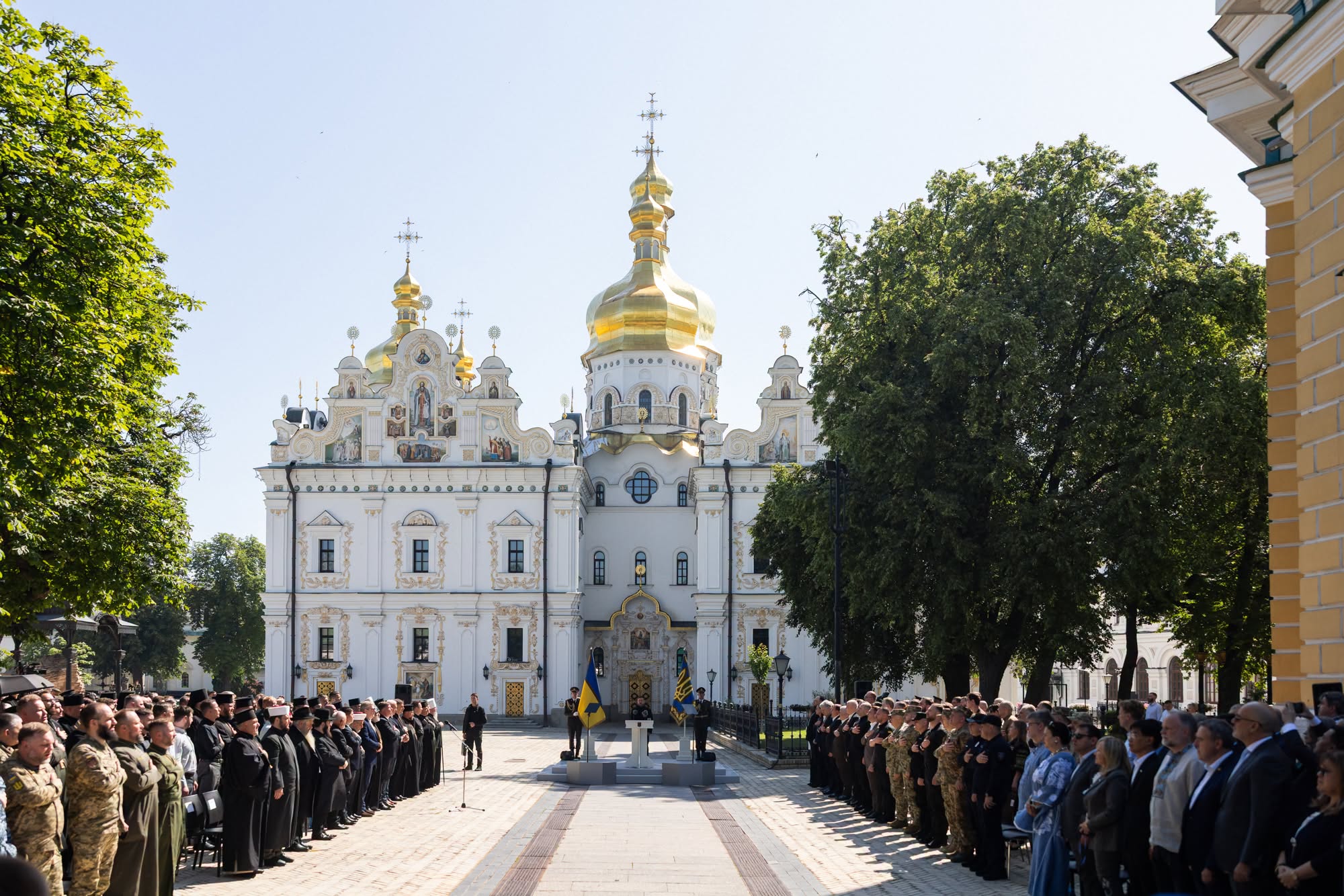 Захід у Лаврі до ювілею Дня Конституції.
