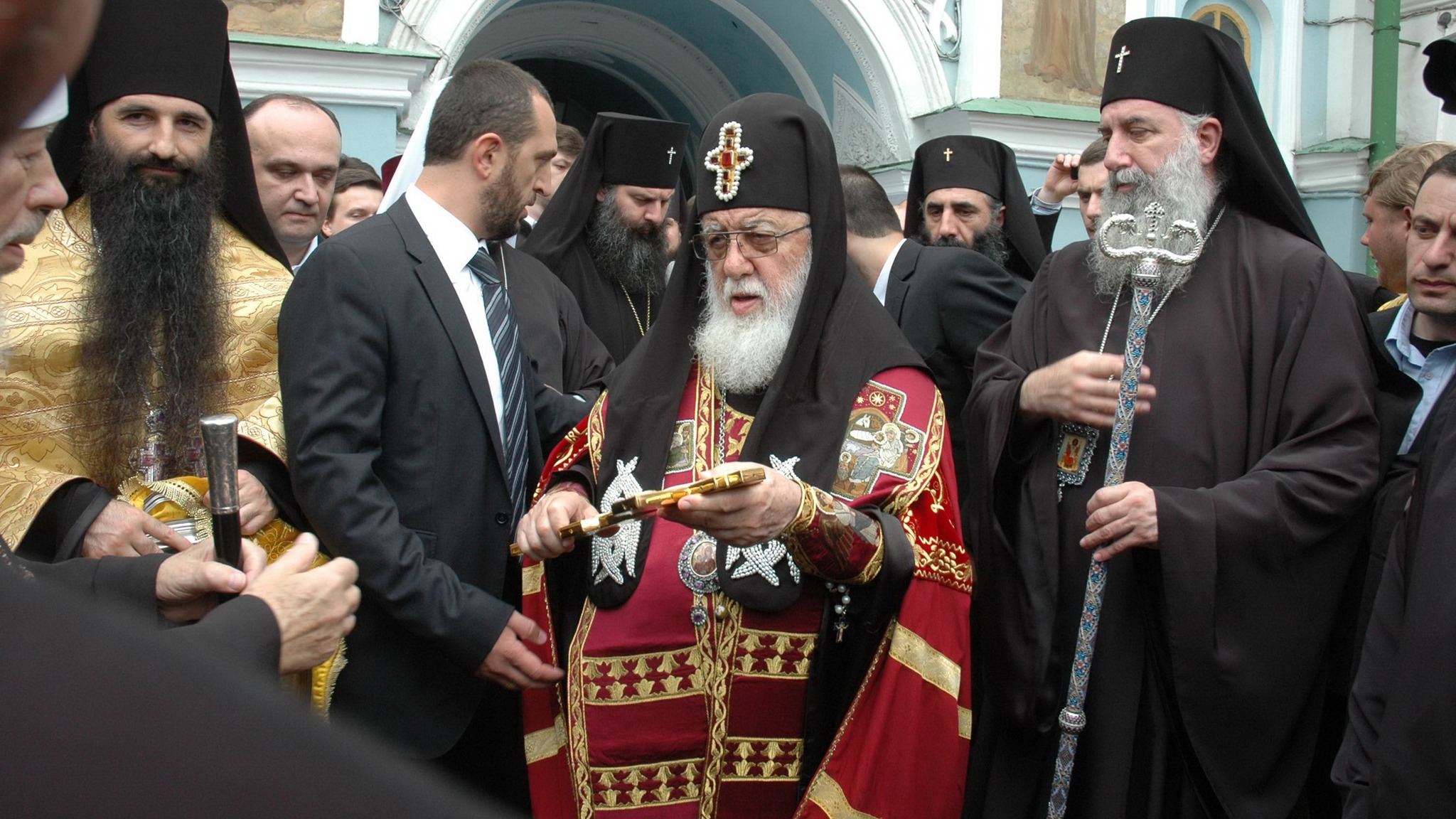 Metropolitan Shio (left of Patriarch Ilia) in Kiev Pechersk Lavra, 2011.