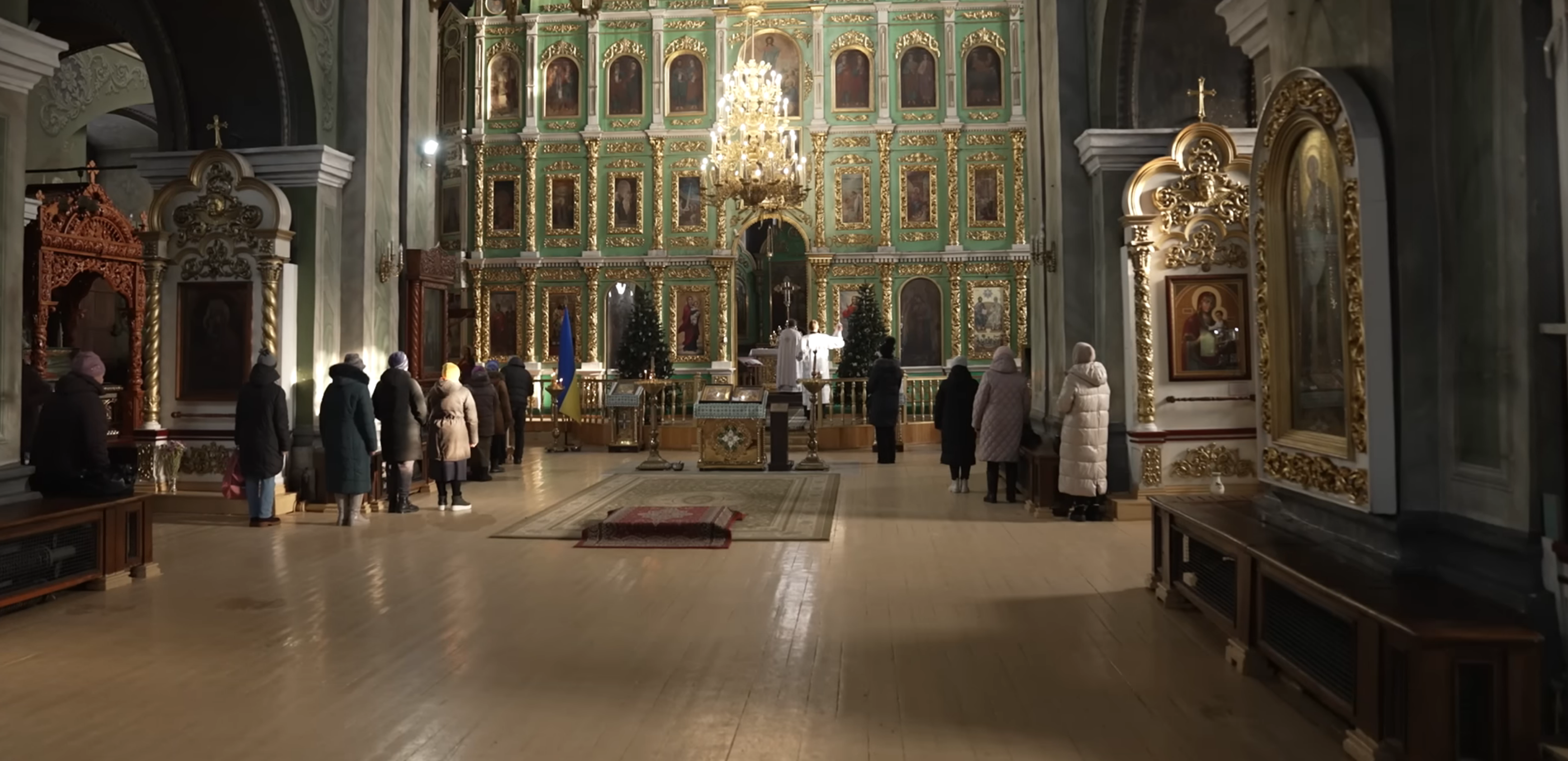 Недільна &laquo;служба&raquo; ПЦУ в Троїцькому соборі після вигнання УПЦ.