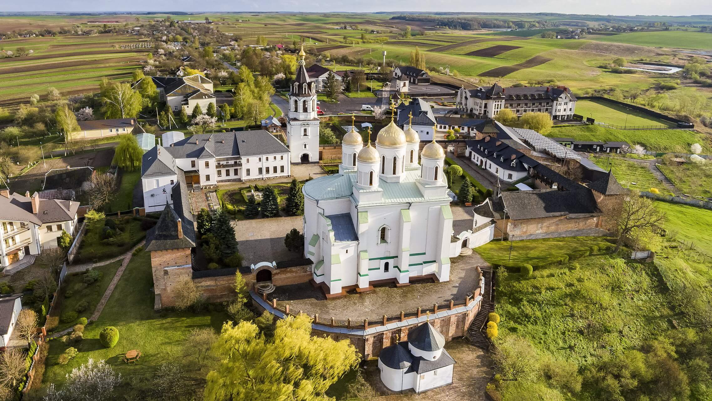 Вид на Зимненський монастир