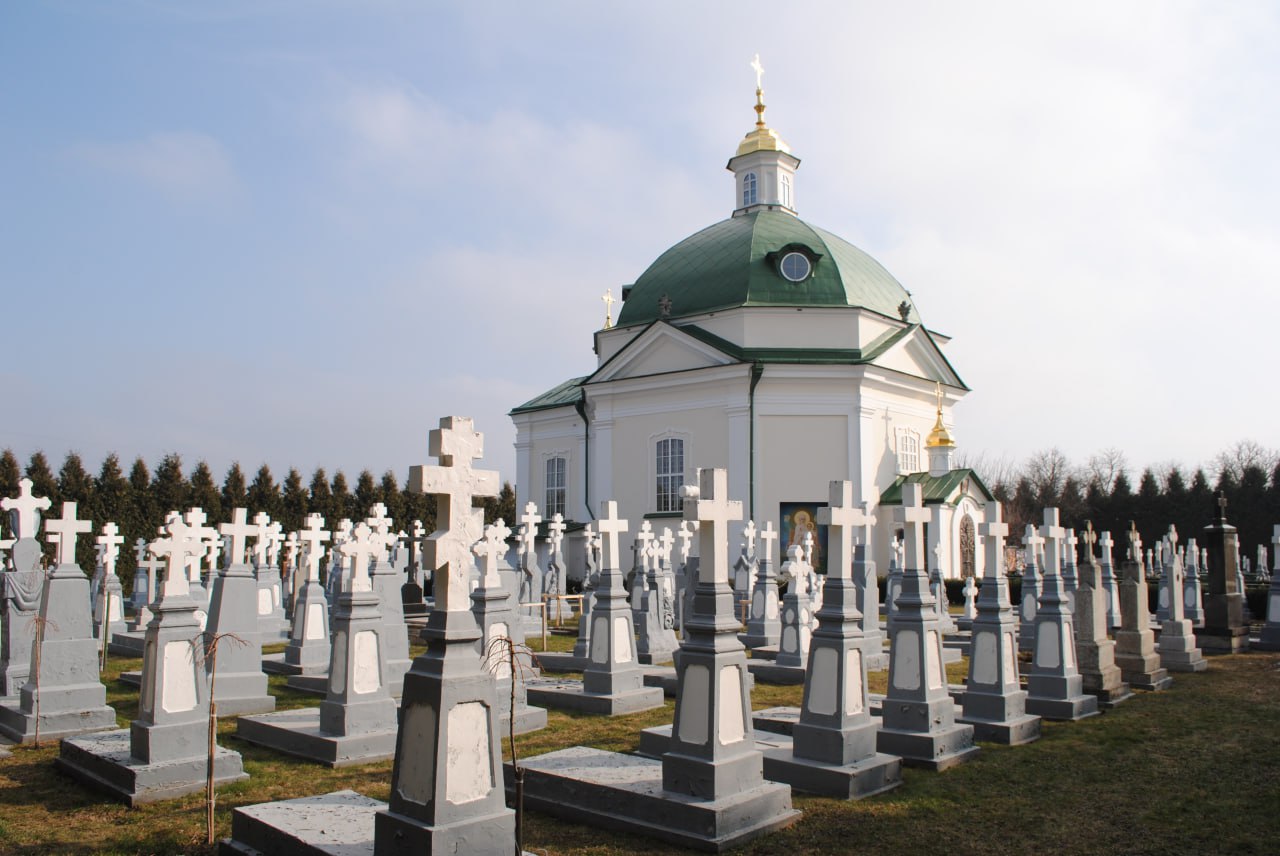Почаевское монастырское кладбище. Фото: автор