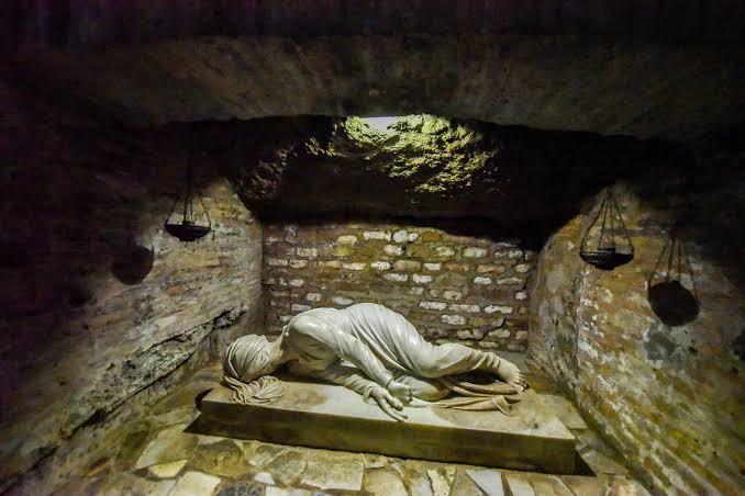 Burial niche. Source: WowItaly