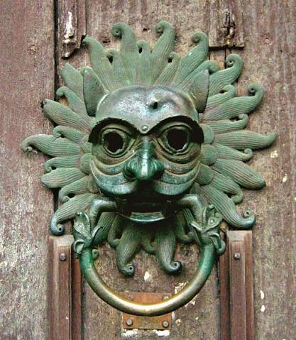 The life-saving door knocker at Durham Cathedral. Photo: Fishki.net